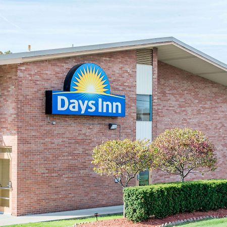 Days Inn By Wyndham Niles Екстериор снимка