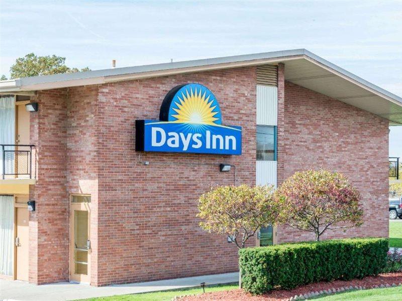 Days Inn By Wyndham Niles Екстериор снимка