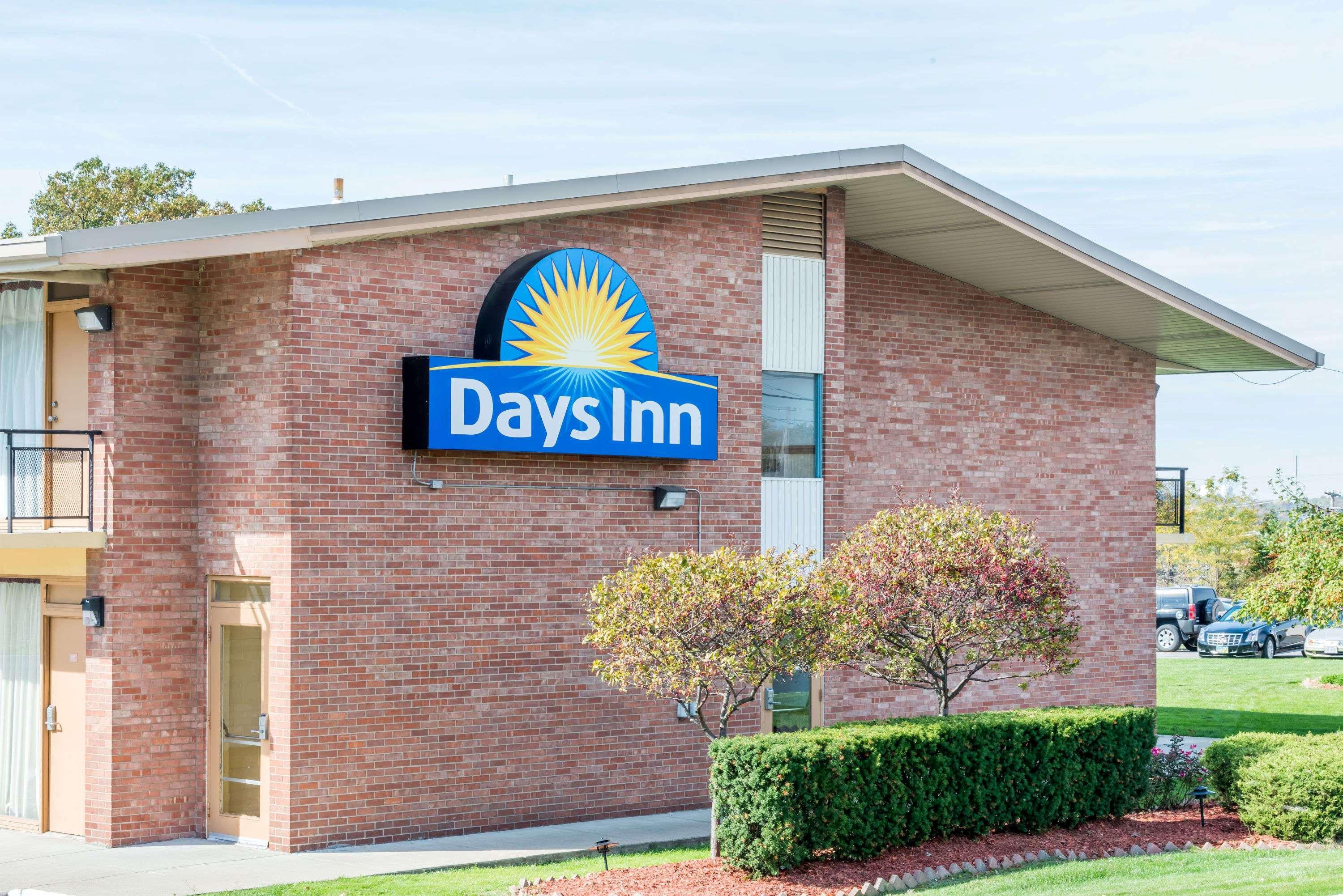 Days Inn By Wyndham Niles Екстериор снимка